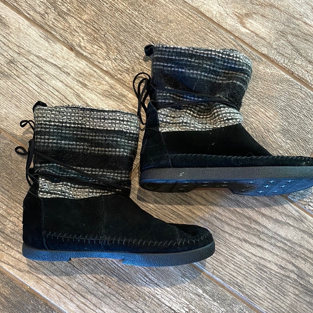 Tom’s boots